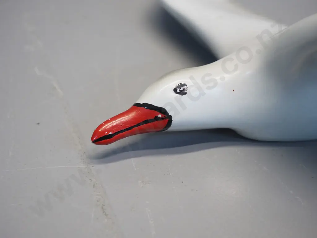 wall hanging gull - no maker's marks, some damage to finish on beak H-300 L-220 Image 1++