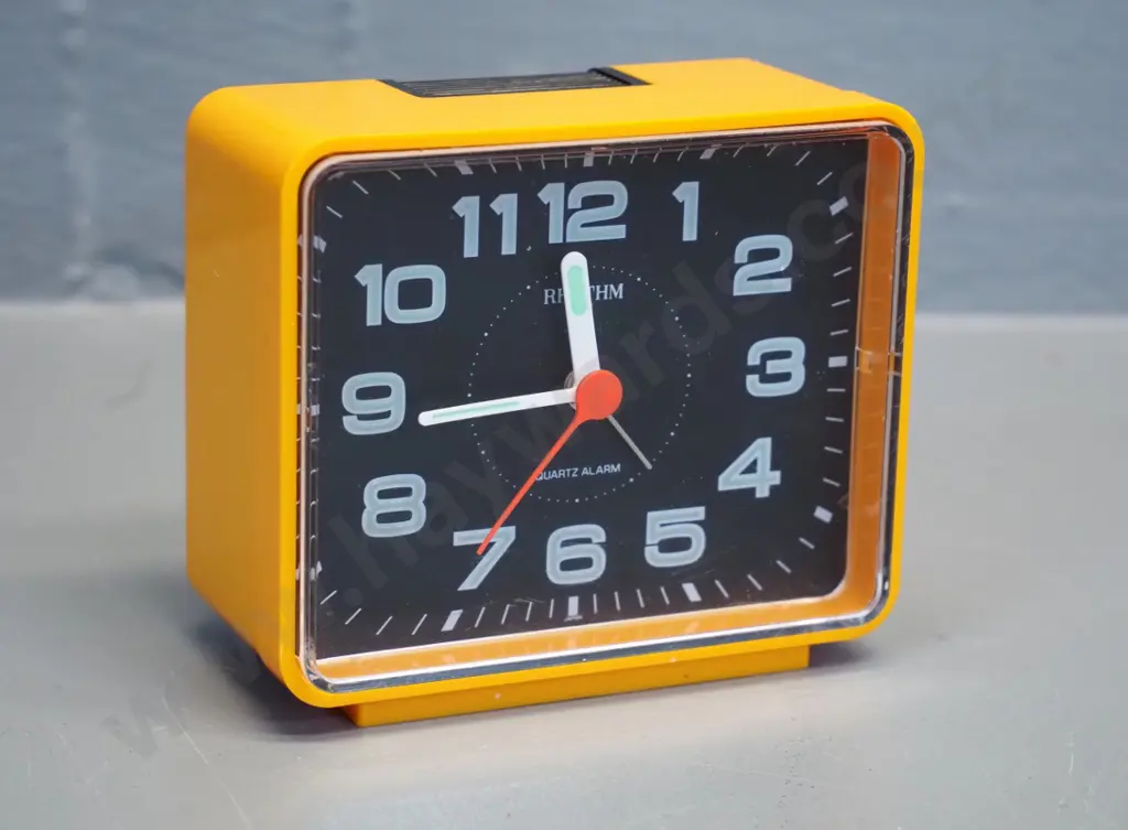 retro orange plastic cased Rhythm quartz alarm clock H-90 W-105 Image 1++