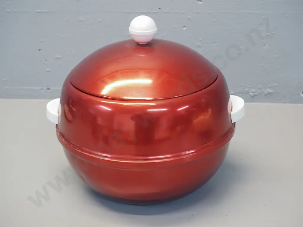mid-century Elizabeth Ware aluminium lidded ice bucket with white plastic handles H220 W-240 Image 1++