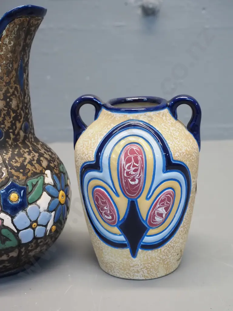 2 pieces amphora ware - jug H-200 and a double handled vase Image 1++