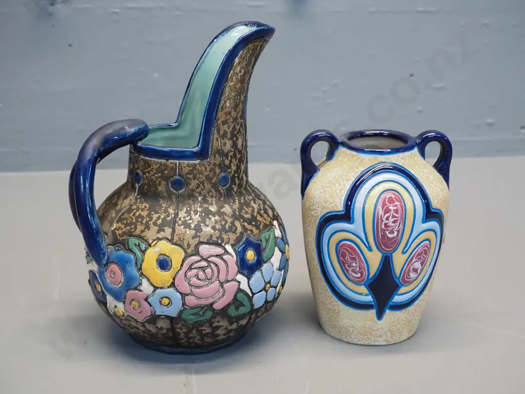 2 pieces amphora ware - jug H-200 and a double handled vase Image 1++