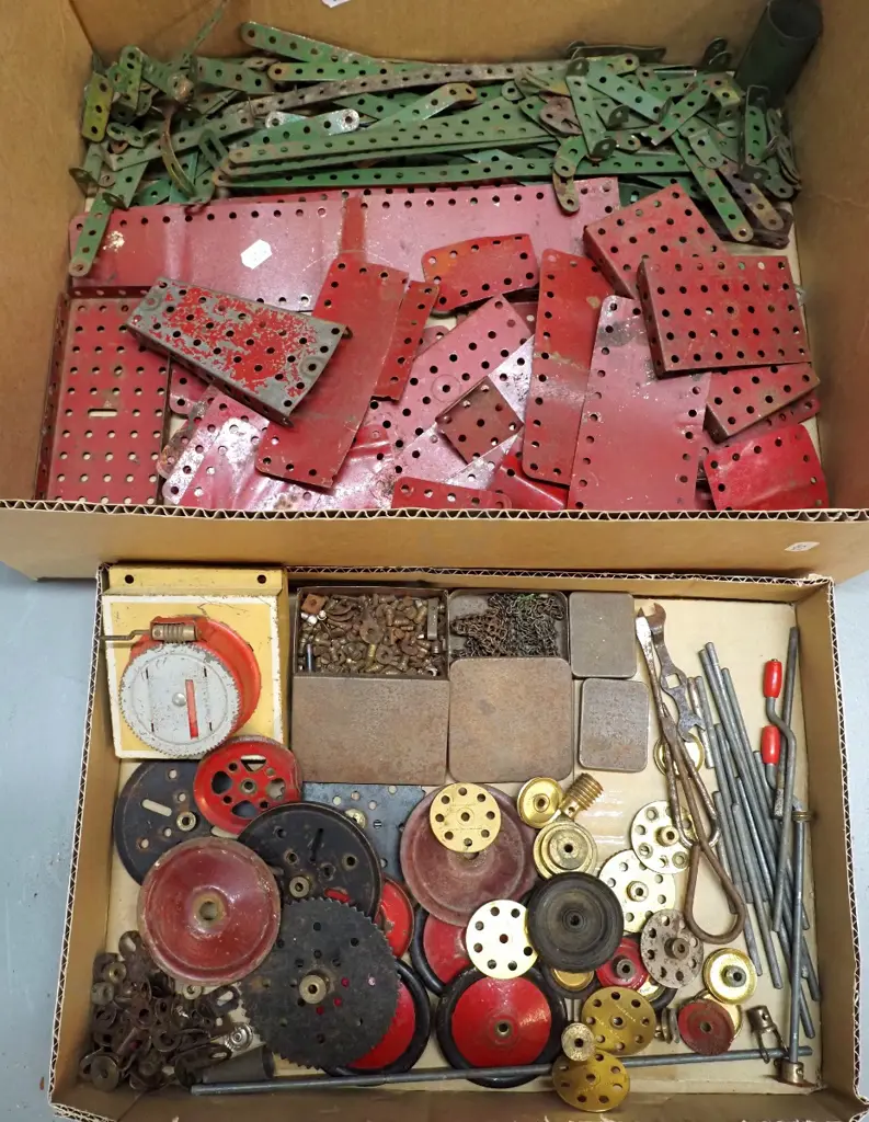 assorted vintage Meccano pieces - corrosion and wear Image 1++