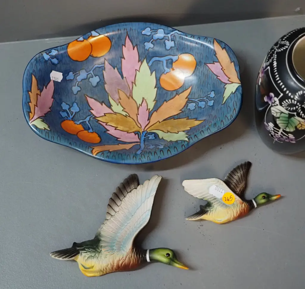 Carlton Ware handcraft dish L-250 W-180, Japanese vase & 2 Japanese flying wall ducks Image 1++