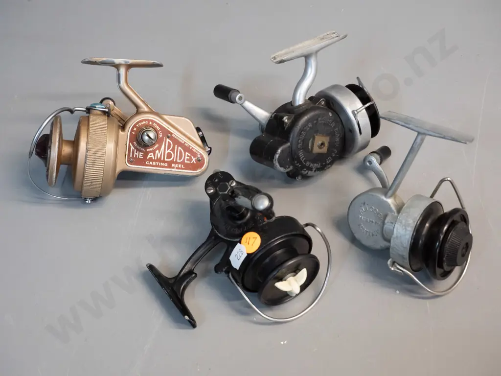4 English fishing reels - Young & Sons Ambidex, Morritt's Intrepid Standard, Allcock Fast Easy, Esher Manu & Co Image 1++