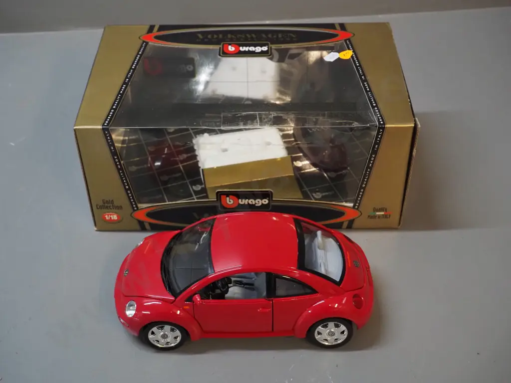 Burago die cast 1:18 scale model 1998 Volkswagen Beetle - tape repair to original box Image 1++