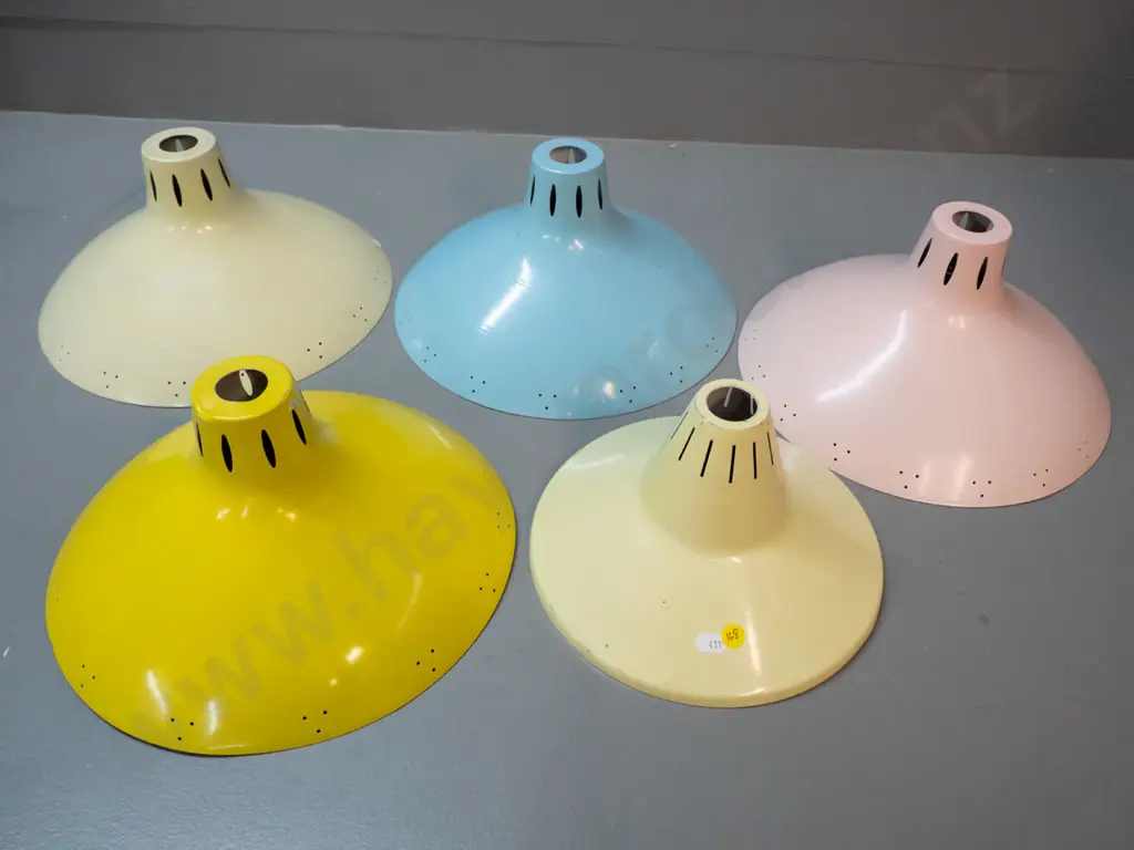 5 retro metal light shades - various colours, largest are D-300 Image 1++