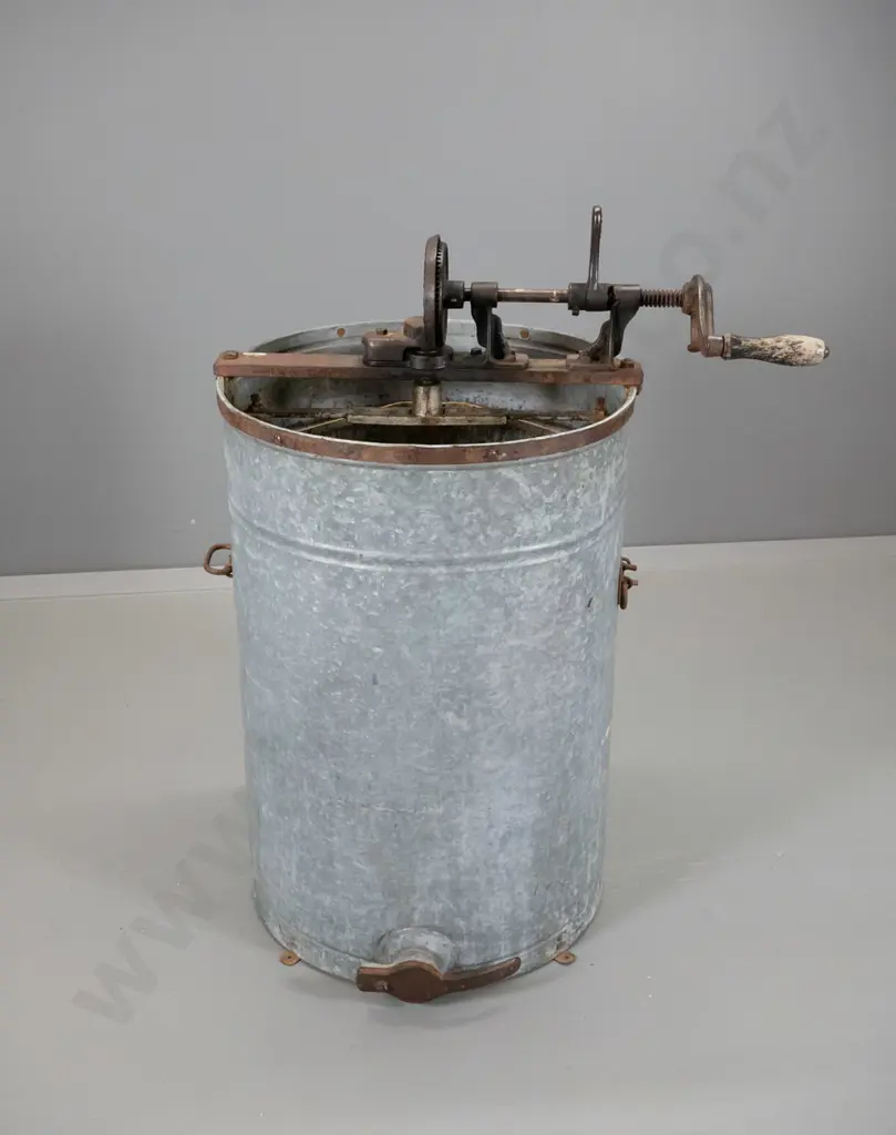 manual honey extractor with hand-crank mechanism, galvanised metal barrel - surface corrosion H1010 D540 Image 1++