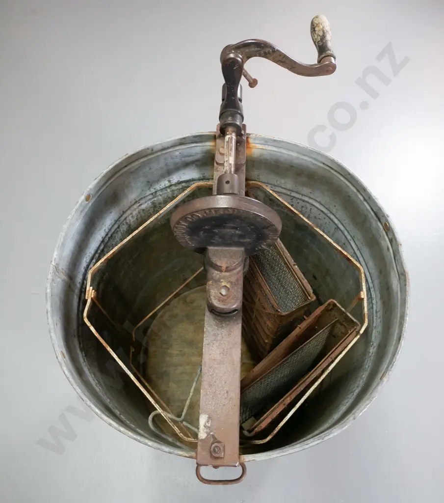 manual honey extractor with hand-crank mechanism, galvanised metal barrel - surface corrosion H1010 D540 Image 1++