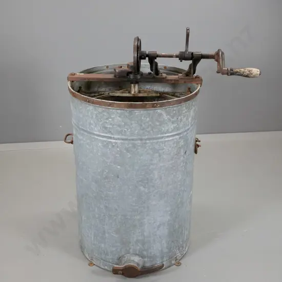 manual honey extractor with hand-crank mechanism, galvanised metal barrel - surface corrosion H1010 D540