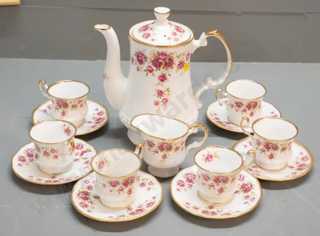 Queen's china "Queen's Roses tea set Image 1++