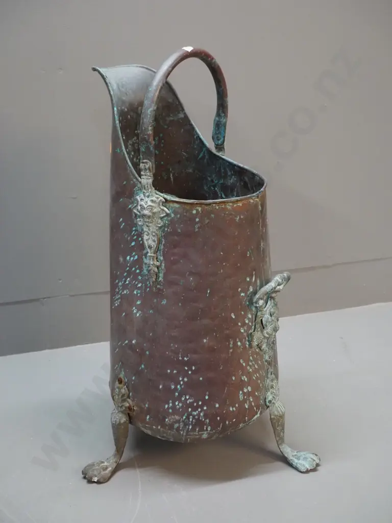 3-footed copper coal scuttle with brass fittings, oxidation H-600 Image 1++