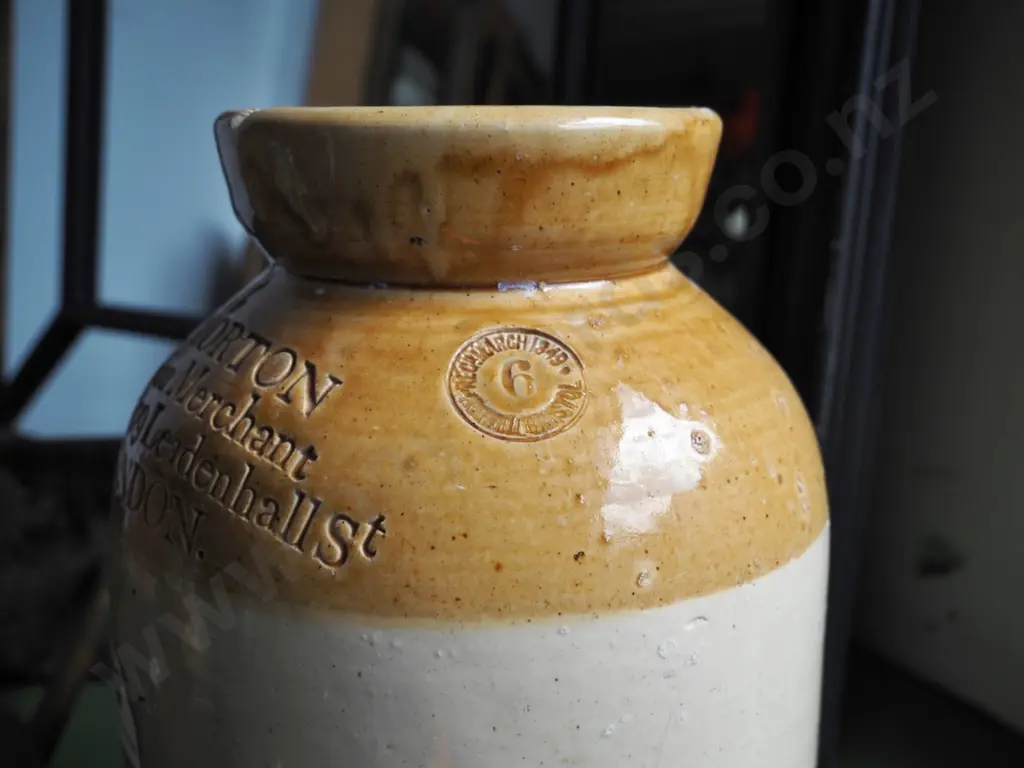 JT Morton London lidded crock (crack to body and chips to rim) H-335 Image 1++