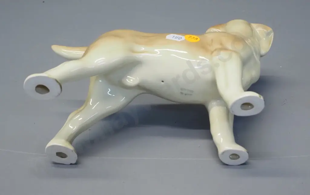 golden lab dog figure - marked Made in England H-180 L-240 Image 1++
