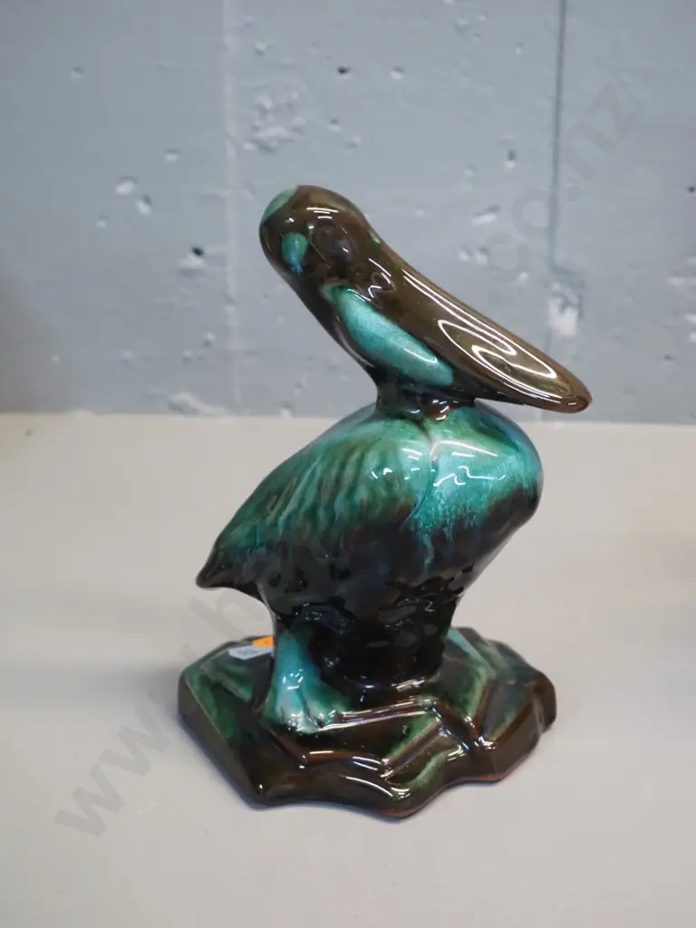 Blue Mountain pottery pelican H-200 Image 1++