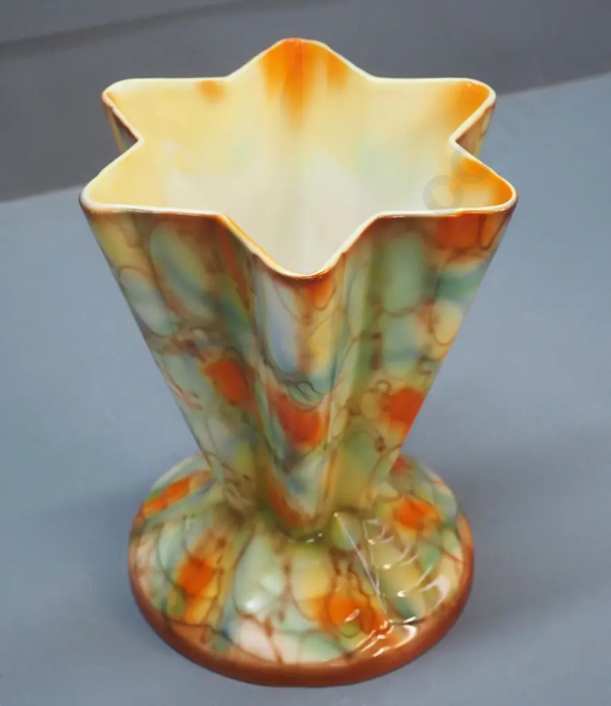 Falconware star-shaped faceted vase H-210 Image 1++