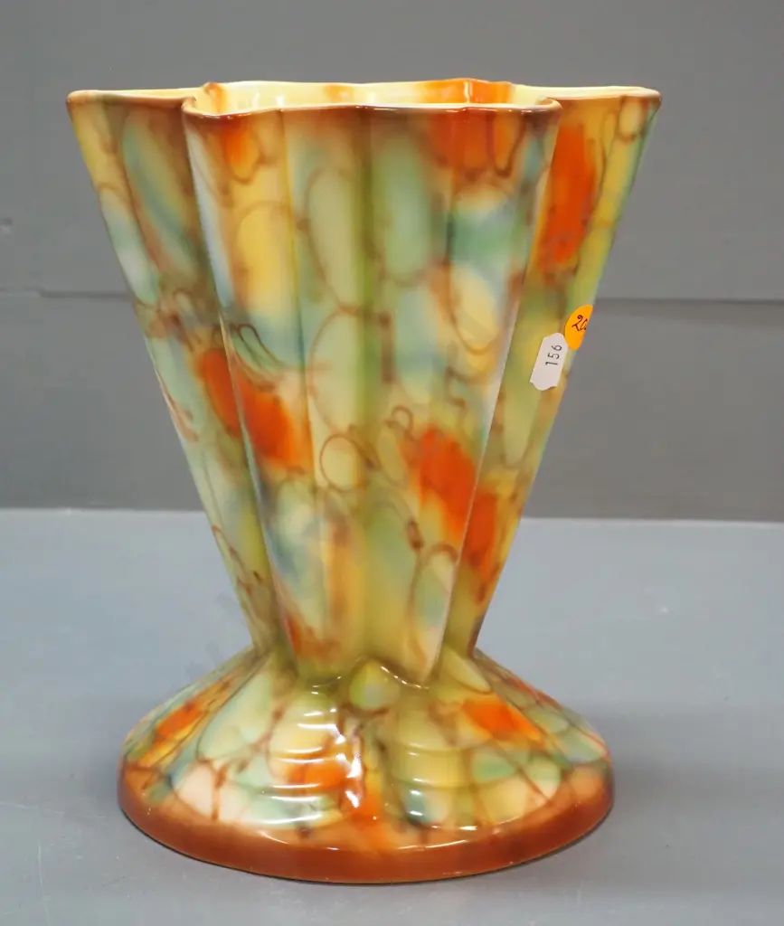 Falconware star-shaped faceted vase H-210 Image 1++