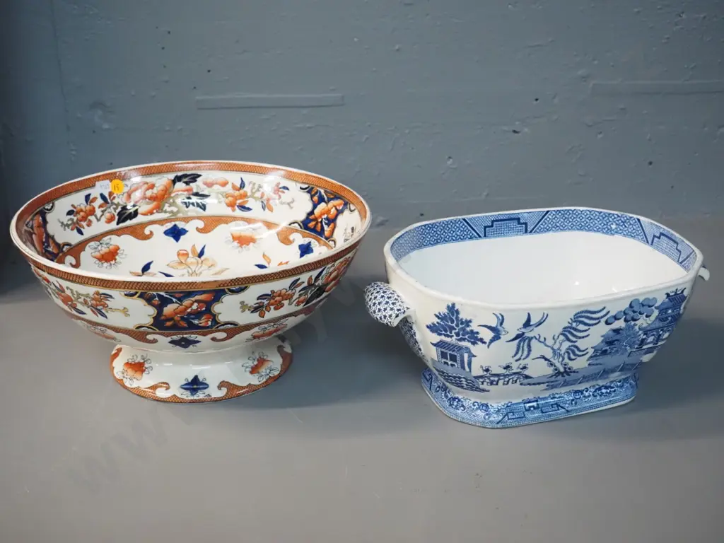 2 large vintage serving bowls - round Imari one has chip to base H150 D-310 Image 1++