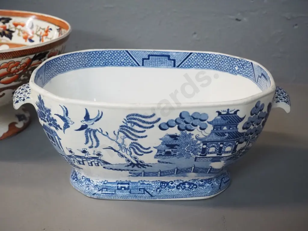 2 large vintage serving bowls - round Imari one has chip to base H150 D-310 Image 1++