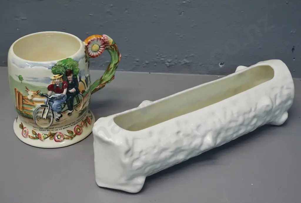 Temuka white log vase L-310 and a Crown Devon Daisy Bell musical mug (not working) Image 1++