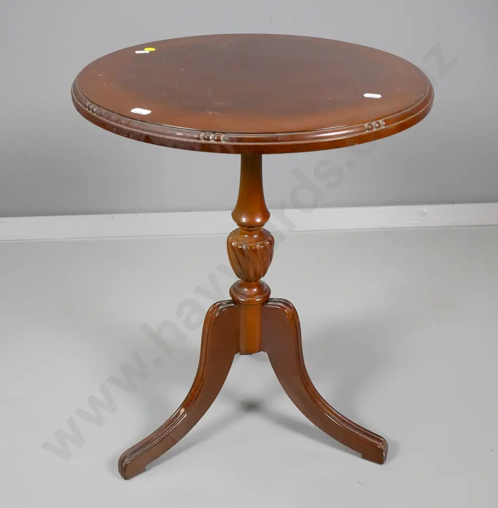 reproduction mahogany wine table w/ tripod base, some fading on top H520 D400 Image 1++