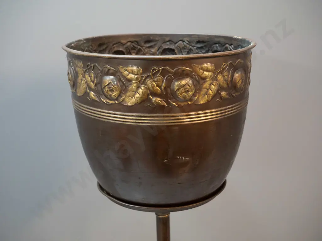 vintage pressed brass jardiniere with weighted base, plant holder slightly bent out of round H-870 D-230 Image 1++
