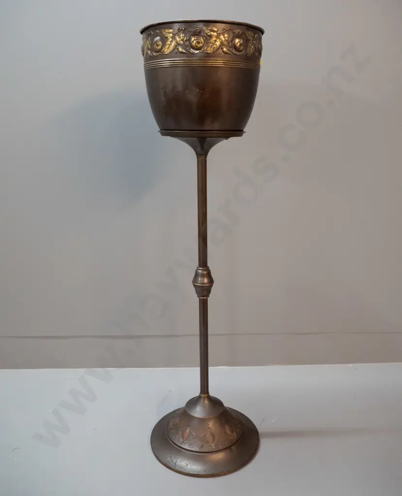 vintage pressed brass jardiniere with weighted base, plant holder slightly bent out of round H-870 D-230 Image 1++