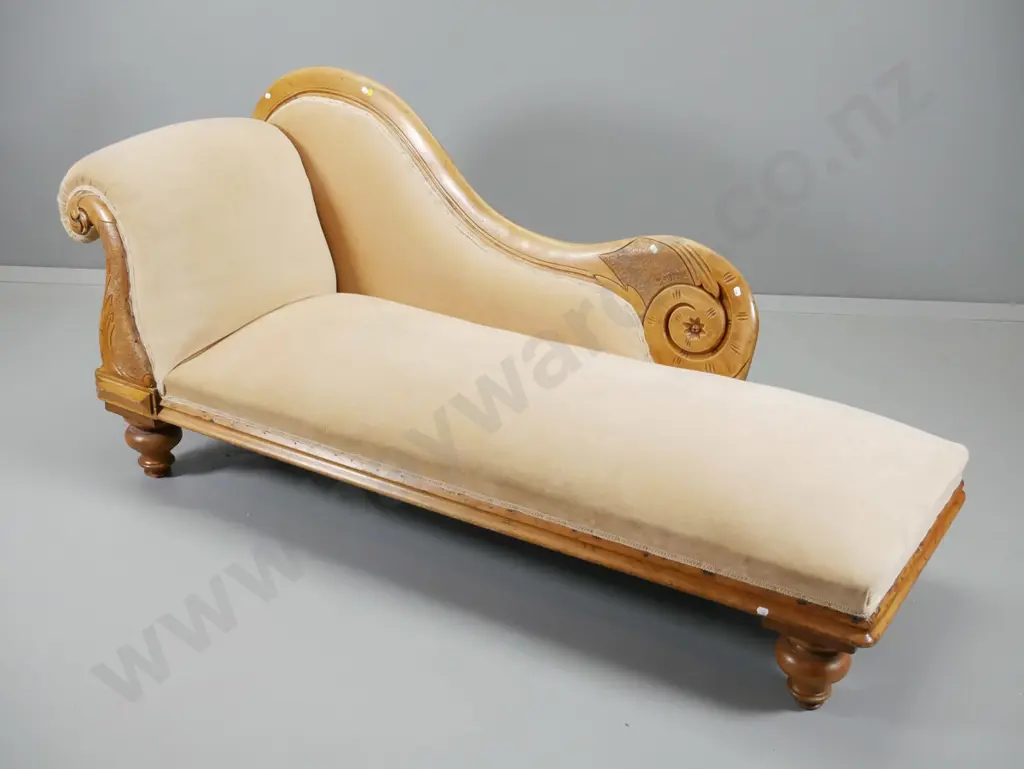 Victorian walnut chaise longue w/carved facing & back, velvet upholstery, fading to polish - some borerH790 L1700 D600 Image 1++