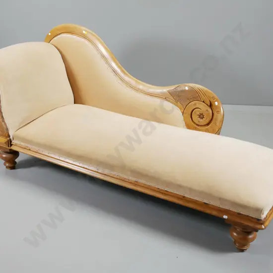 Victorian walnut chaise longue w/carved facing & back, velvet upholstery, fading to polish - some borerH790 L1700 D600
