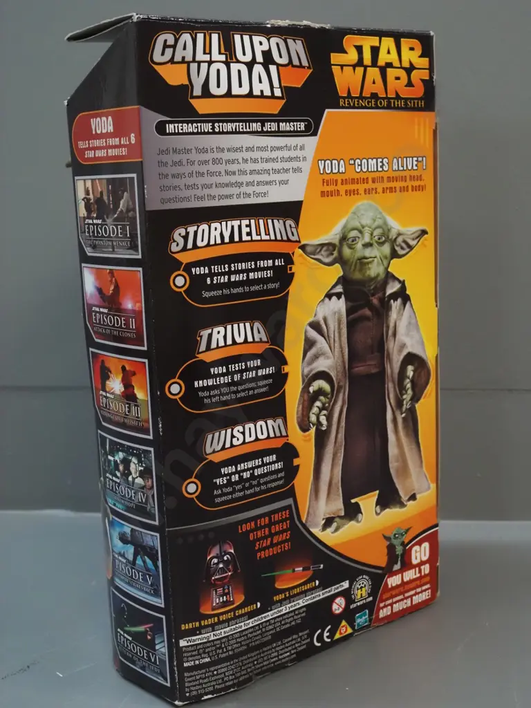 Star Wars talking Yoda figure in original box - some damage to box Image 1++