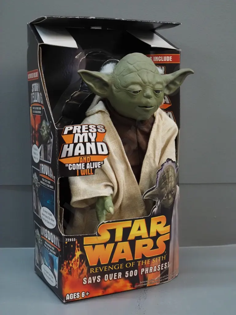 Star Wars talking Yoda figure in original box - some damage to box Image 1++