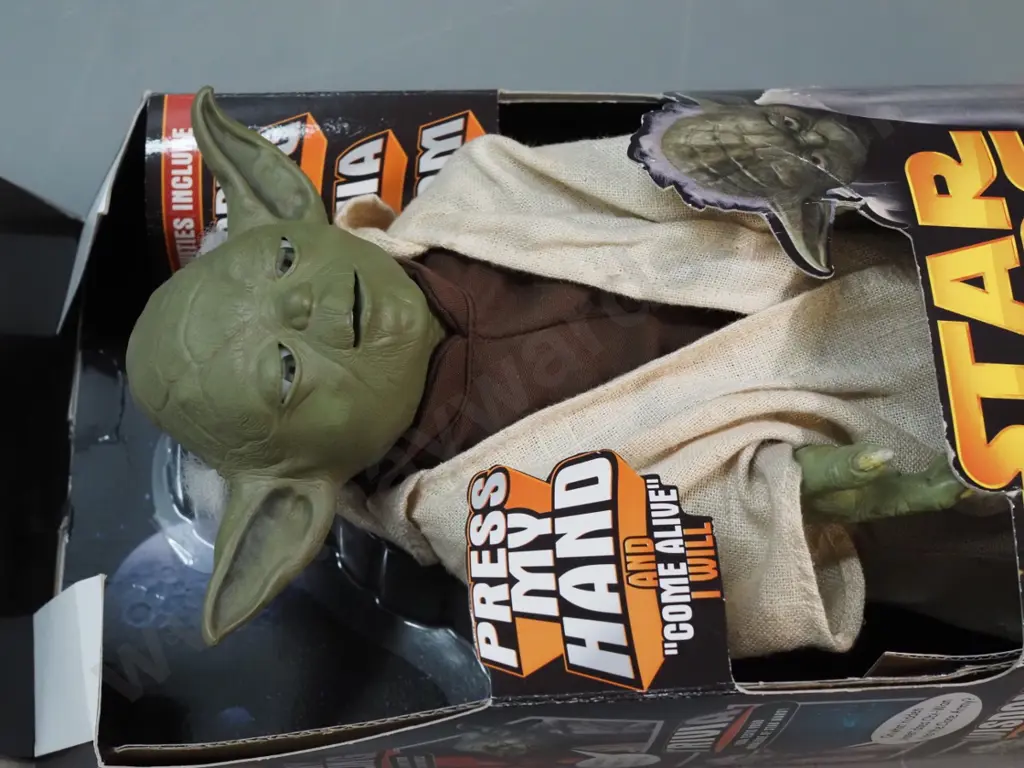 Star Wars talking Yoda figure in original box - some damage to box Image 1++