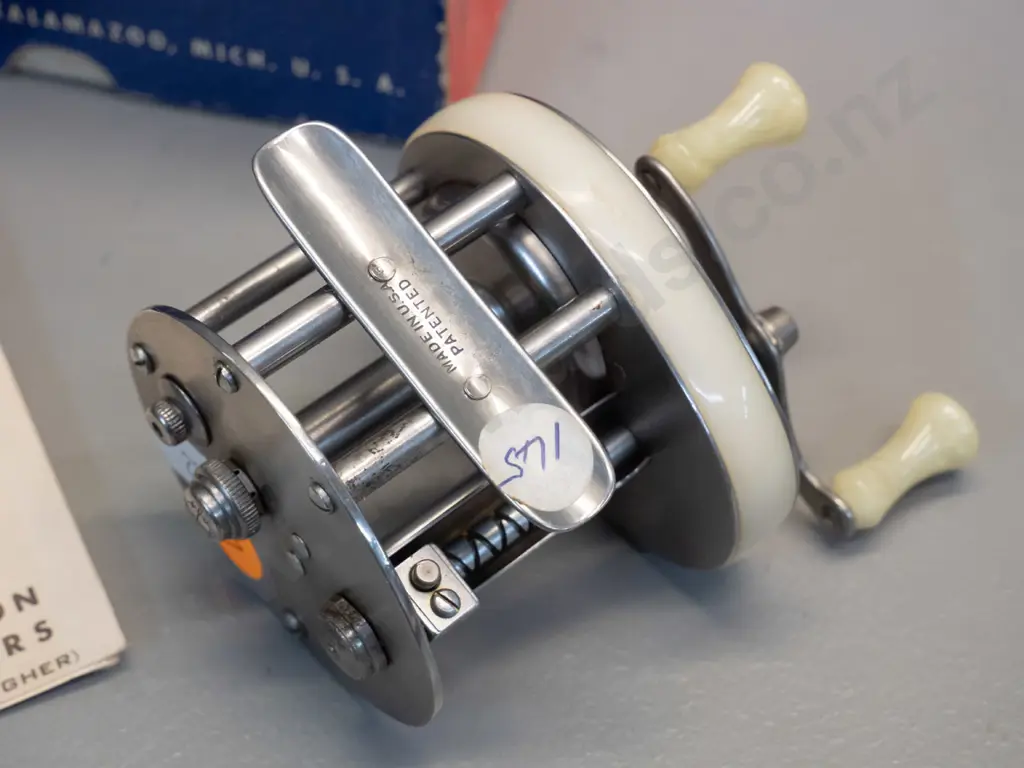 Shakespeare Ideal Direct Drive FJ fishing reel with original box, booklet and oil bottle Image 1++