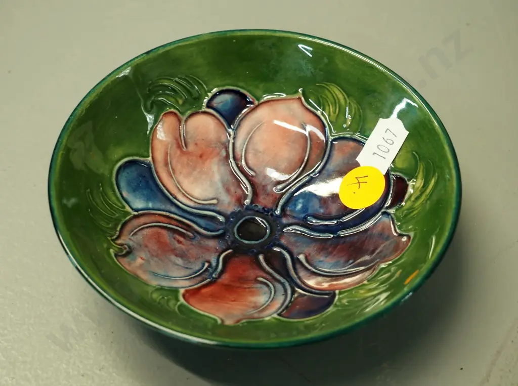small Moorcroft anemone pattern dish D-110 Image 1++