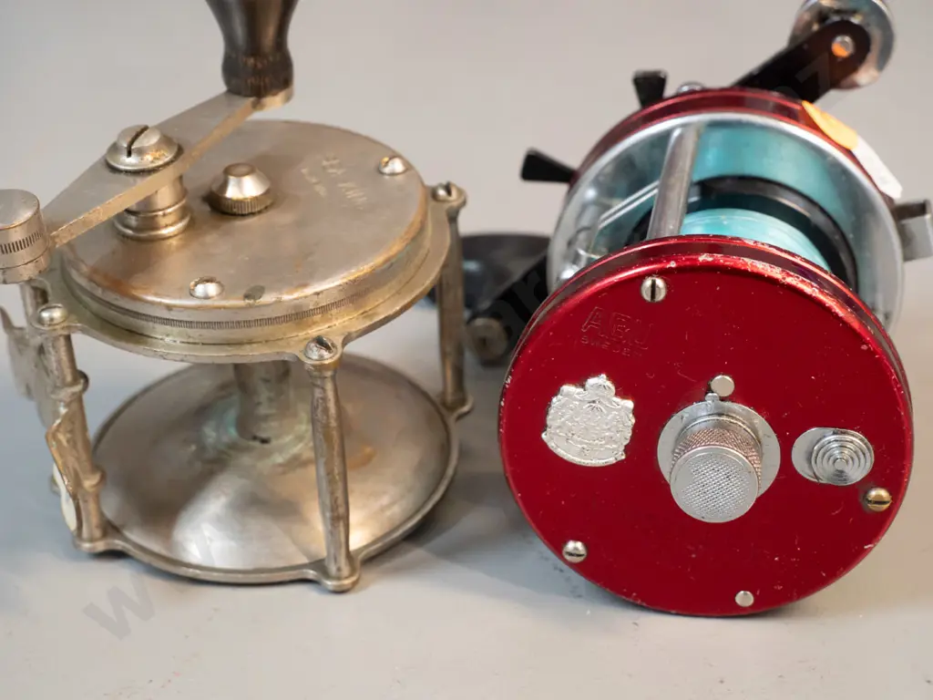 2 metal fishing reels - Abu Sweden Ambassadeur 700 & Sea King USA Image 1++