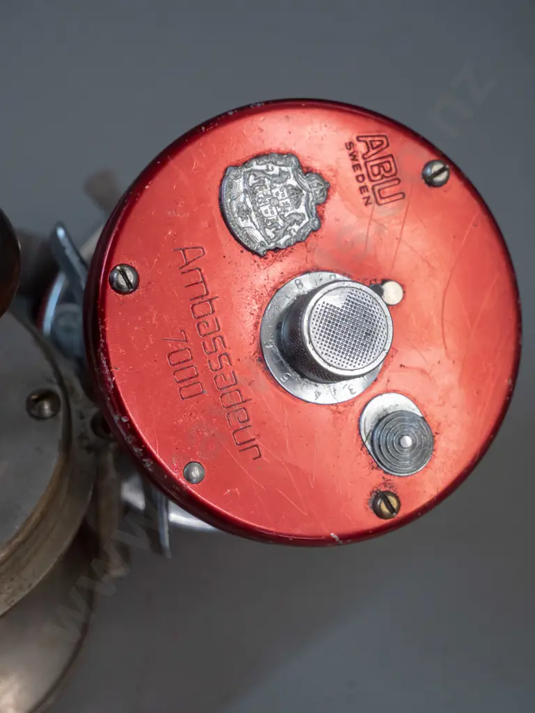2 metal fishing reels - Abu Sweden Ambassadeur 700 & Sea King USA Image 1++