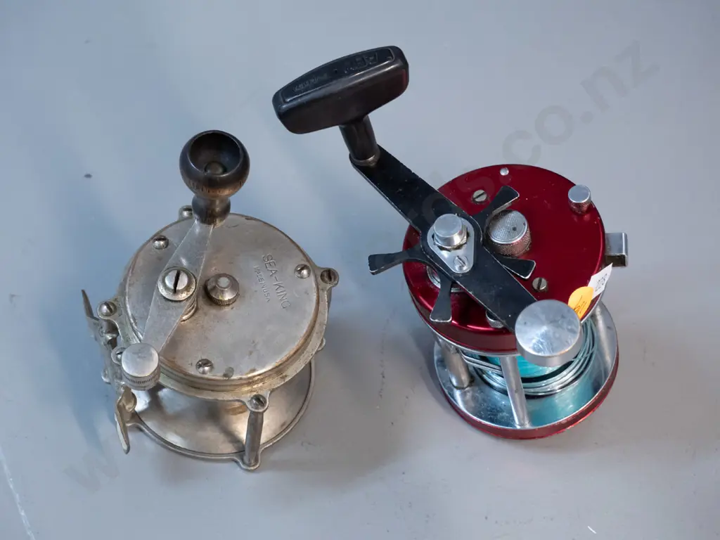 2 metal fishing reels - Abu Sweden Ambassadeur 700 & Sea King USA Image 1++