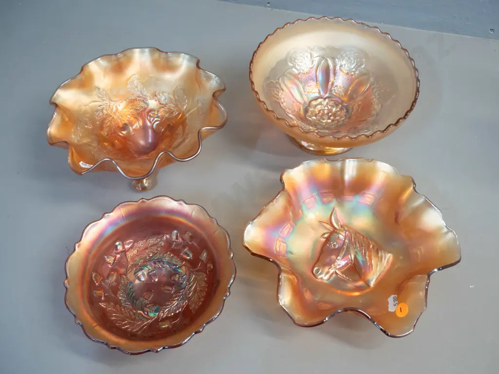 4 marigold carnival glass bowls - one with pedestal base, one 3-footed, largest is H-100 D-200 Image 1++
