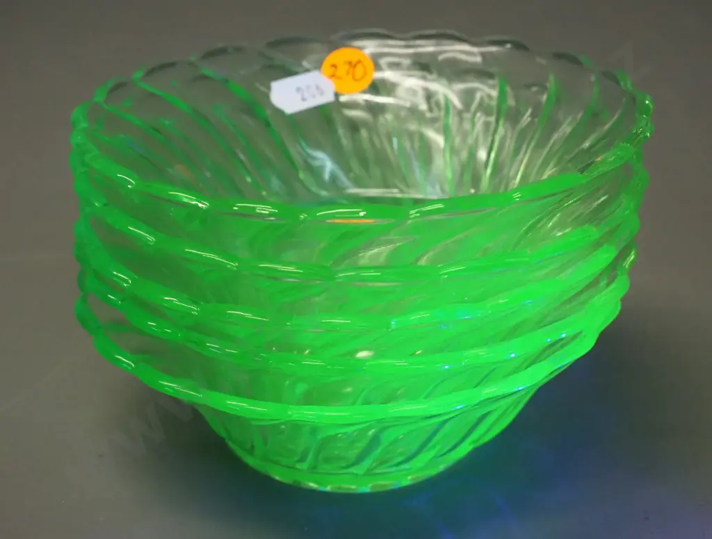 set of 5 green uranium glass sweet dishes - diameter 130 Image 1++