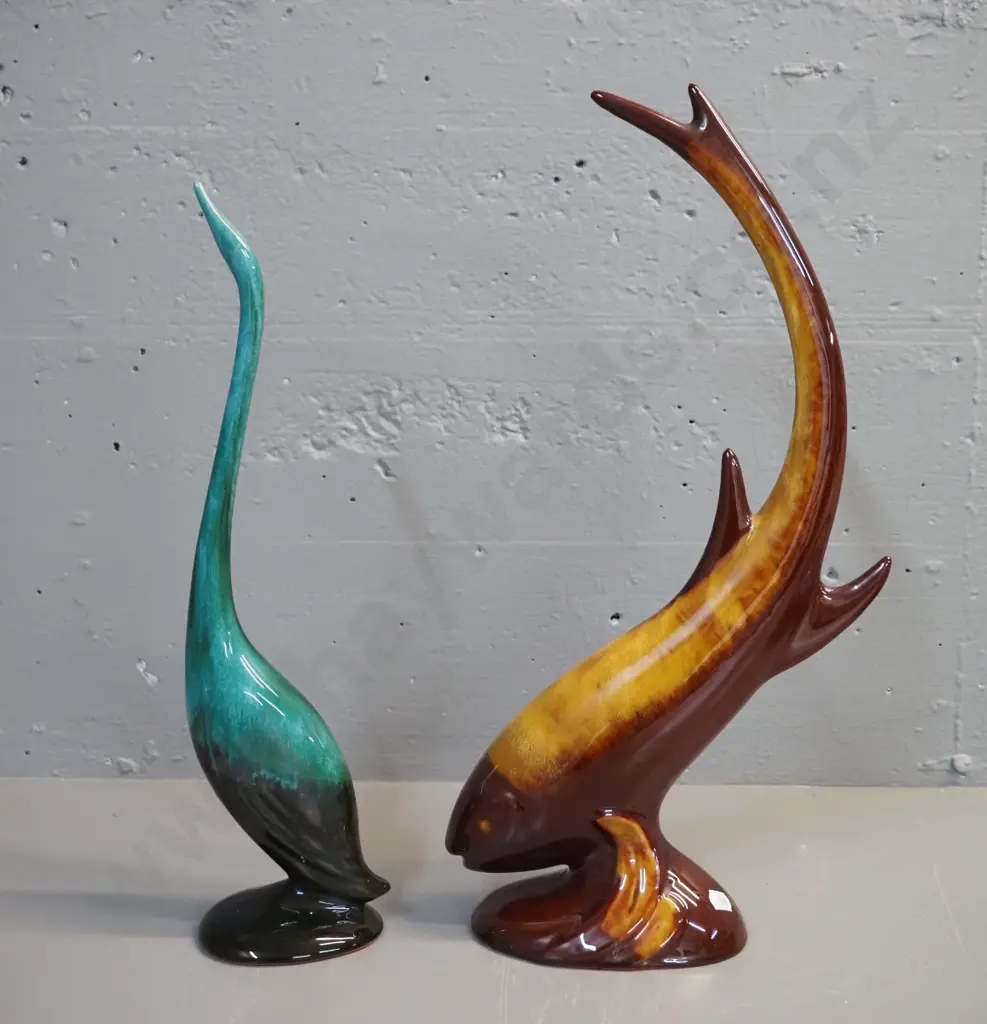 2 Blue Mountain pottery figures - long-necked heron and a brown & gold fish H-460 Image 1++