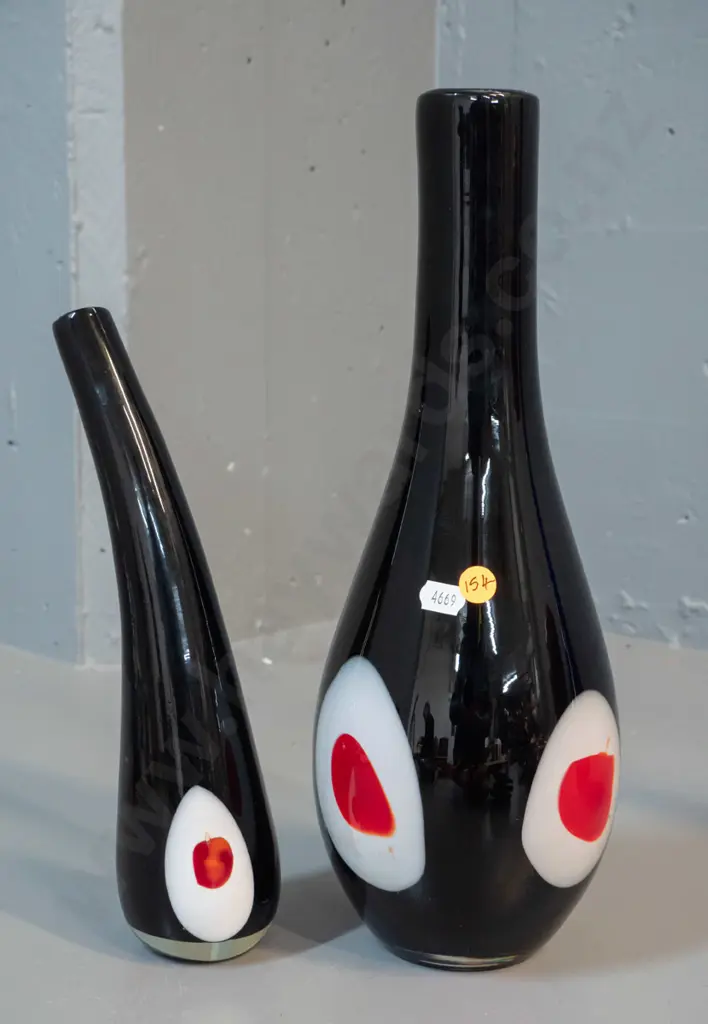 2 art glass vases - black with red and white shapes - taller is H-350 Image 1++