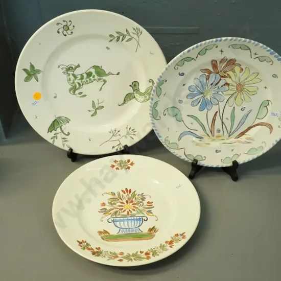 3 hand-painted plates - marked Glendhu Bay 1957 & 1959 - Primula Oliphant x 2 and Lois Dowler, larger is D265
