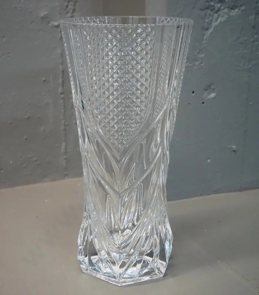 large heavy moulded crystal vase H-300 Image 1++