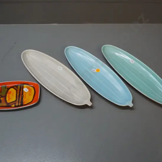 4 Poole items - 3 cucumber plates L-320 and a small Delphis plate