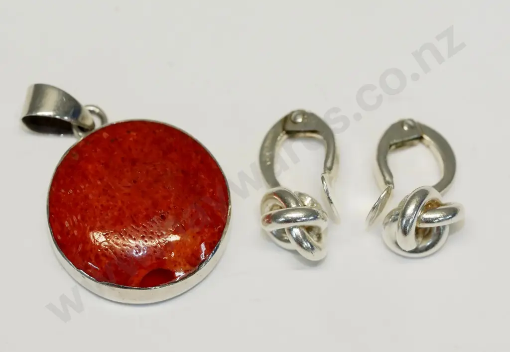 silver agate pendant no chain stamped 925 & pair of silver earrings stamped 925 Image 1++