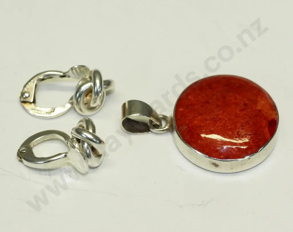 silver agate pendant no chain stamped 925 & pair of silver earrings stamped 925 Image 1++
