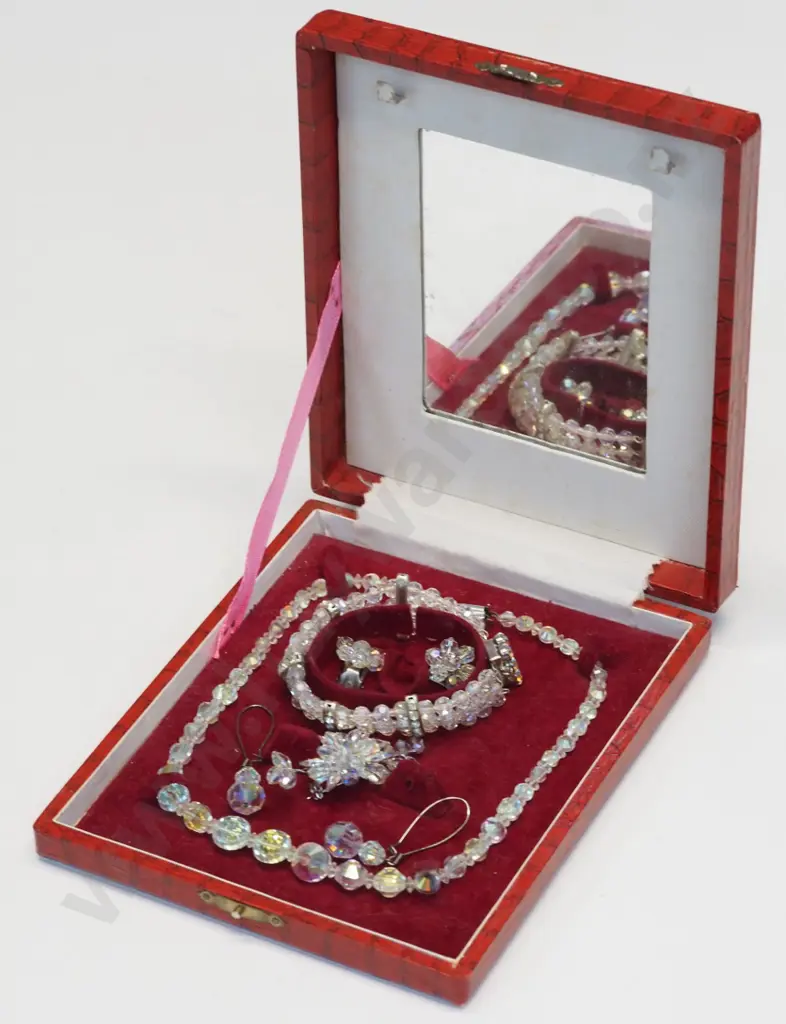 crystal set - necklace, bracelet, brooch & 2 pairs of earrings Image 1++