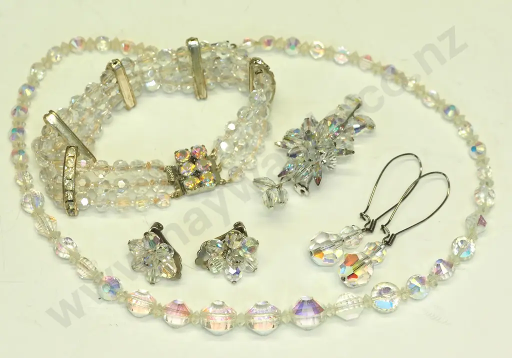 crystal set - necklace, bracelet, brooch & 2 pairs of earrings Image 1++