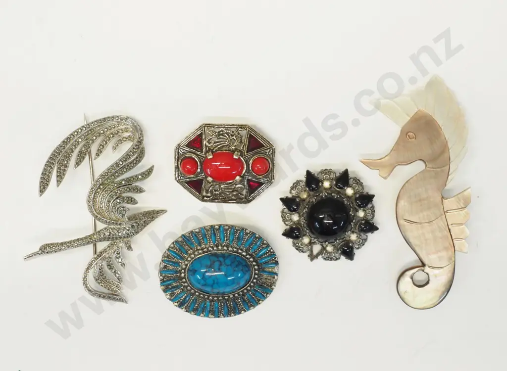 5 asstd costume brooches Image 1++