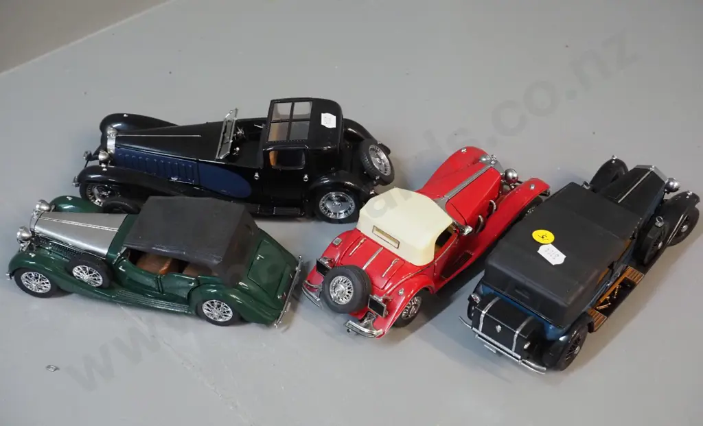 4 Franklin Mint die-cast models - vintage vehicles, each have either missing part or minor damage - Bugatti is L-250 Image 1++