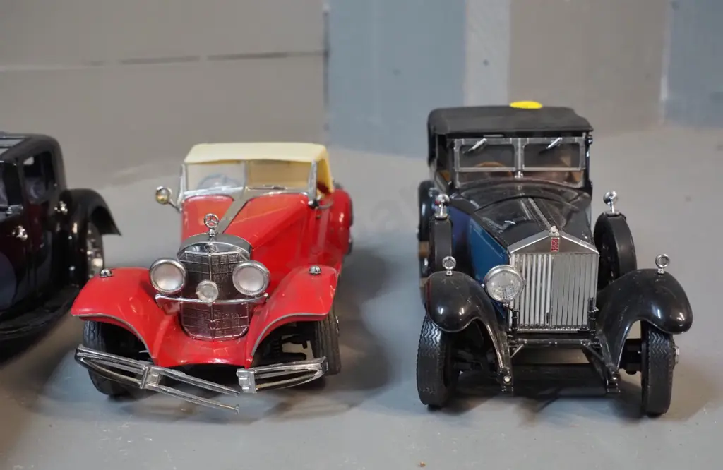 4 Franklin Mint die-cast models - vintage vehicles, each have either missing part or minor damage - Bugatti is L-250 Image 1++